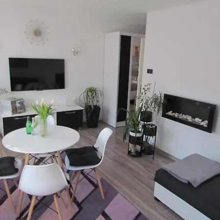 Ella Apartment *